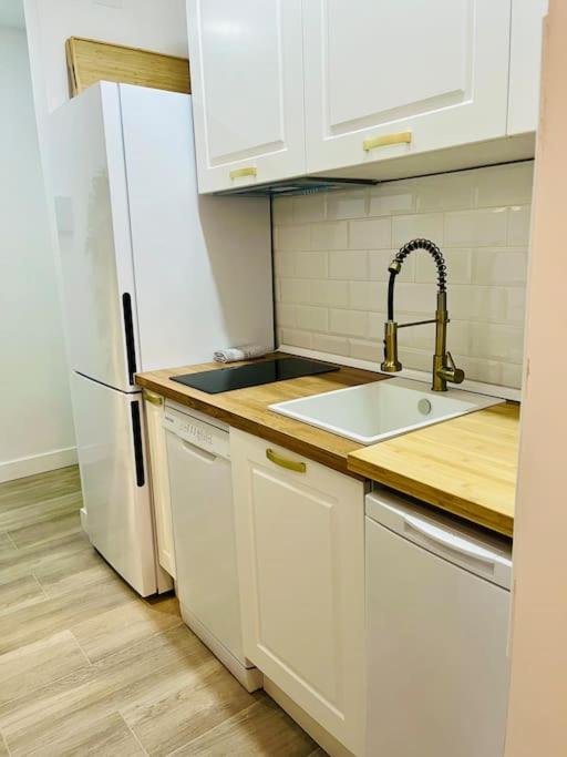 New Luxurious Studio With Patio/Center Apartment Malaga Exterior photo